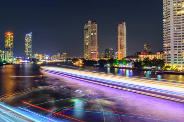 ışık teknenin şehrin nehir hareket bulanıklığı