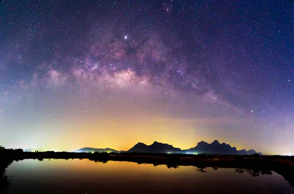 Vía Láctea Panorama Lago Con Reflejos Noche — Foto de Stock