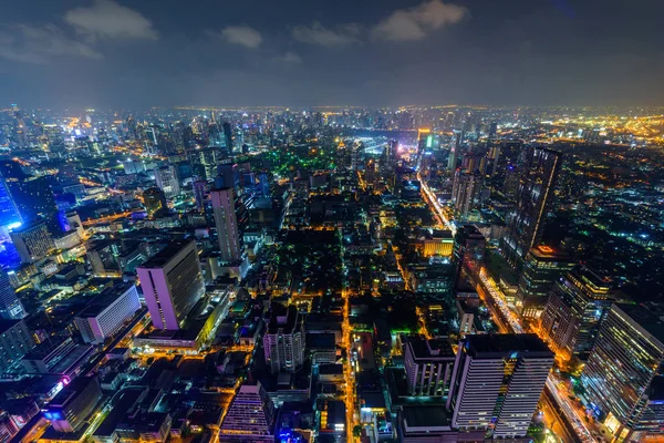 夜の時間でバンコク市内の高いビュー — ストック写真