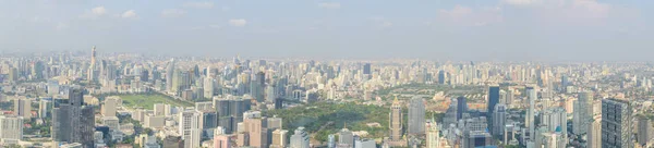 都市で高い建物の高いパノラマ — ストック写真
