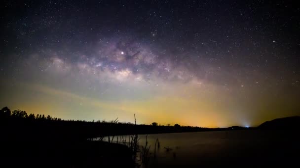 Upływ Czasu Drogi Mlecznej Nad Jeziorem Porze Nocnej — Wideo stockowe