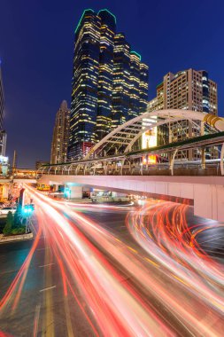 şehirde köprü altında trafik bulanıklık 