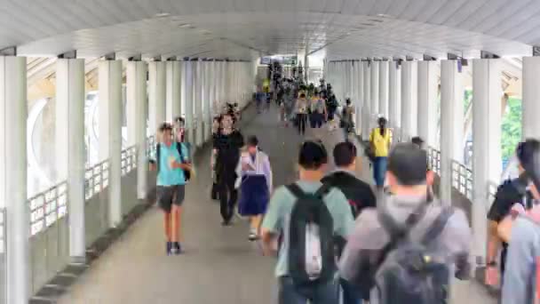 Bangkok Thailand Maj 2019 Många Människor Promenad Sätt Sky Train — Stockvideo