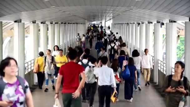 Bangkok Tailândia Maio 2019 Monte Pessoas Caminho Trem Céu Cidade — Vídeo de Stock