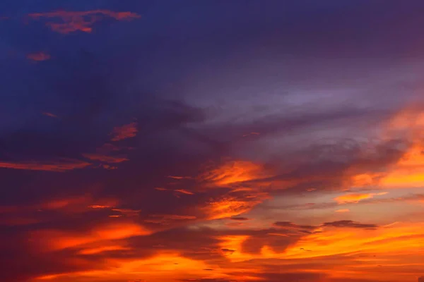 Awan Dengan Pembiasan Sinar Matahari Waktu Malam Awan Badai Waktu — Stok Foto
