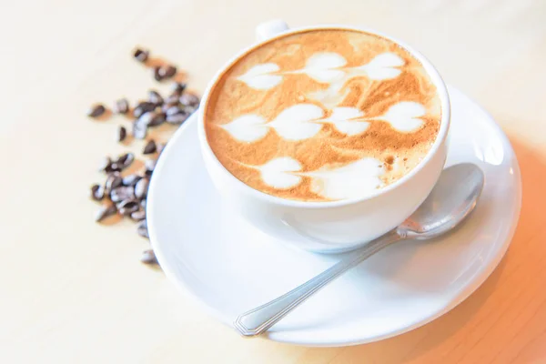 Café Quente Mesa Cappuccino Quente Com Espuma Leite Padrão Agradável — Fotografia de Stock