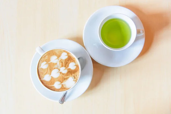 Hete Koffie Tafel Warme Cappuccino Met Mooi Patroon Melkschuim — Stockfoto