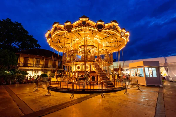 Carrossel Grande Parque Diversões — Fotografia de Stock