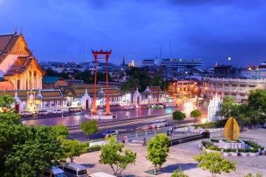 Bangkok , Tayland - 13 Haziran 2019 :Gün batımı nda Bangkok şehrinin dev salıncak simgesi / Bangkok şehrinde Sao Ching Cha dönüm noktası