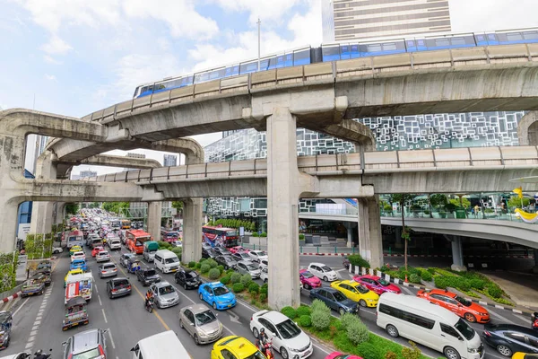 バンコク 2019年5月16日 長い週末のバンコク市内の交通渋滞 長い週末前に市内のアウトバウンドトラフィック — ストック写真