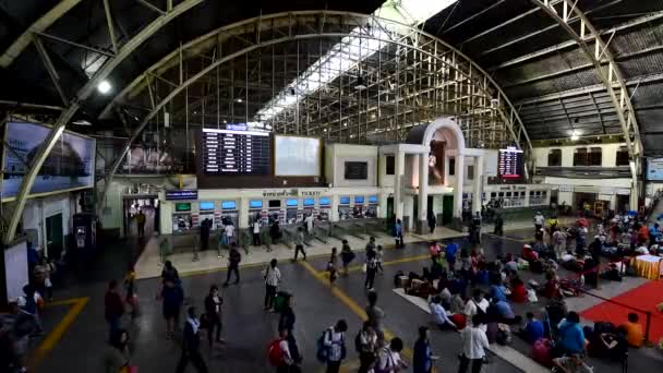 Bangkok Tailandia Junio 2019 Mucha Gente Interna Hua Lamphong Estación — Vídeo de stock