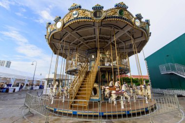 Bangkok , Tayland - 31 Mayıs 2019 : Carousel, Asiatique The Riverfront alışveriş merkezinin eğlence parkında  