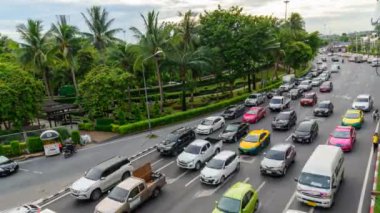 Bangkok , Tayland - 18 Haziran 2019 : Bangkok şehrinde trafik araba bir sürü hızlandırılmış gece gündüz 
