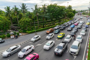 Bangkok, Tayland-16 Mayıs, 2019: uzun haftasonu Bangkok şehrinde trafik sıkışıklığı/uzun hafta sonu şehre giden trafik