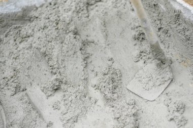 bina sıva için tepsi üzerinde çimento karıştırma 