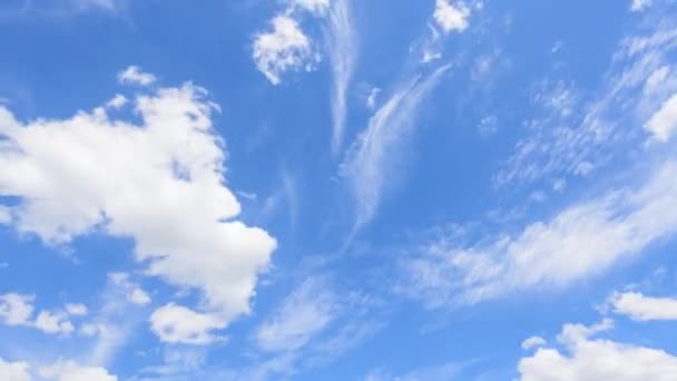 Lapso Tempo Nuvem Branca Desaparece Sol Quente Céu Azul Loop — Vídeo de Stock