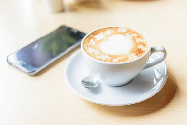 Hot Coffee Smartphone Table Hot Cappuccino Nice Pattern Milk Foam — Stock Photo, Image