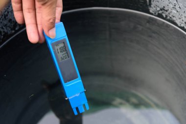 Suyun test ekonomisi için elektrik iletkenliğini kullan