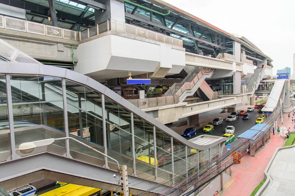 バンコク 2019年10月3日 Phasi Charoenへの階段 Mrt Skytrain Station — ストック写真