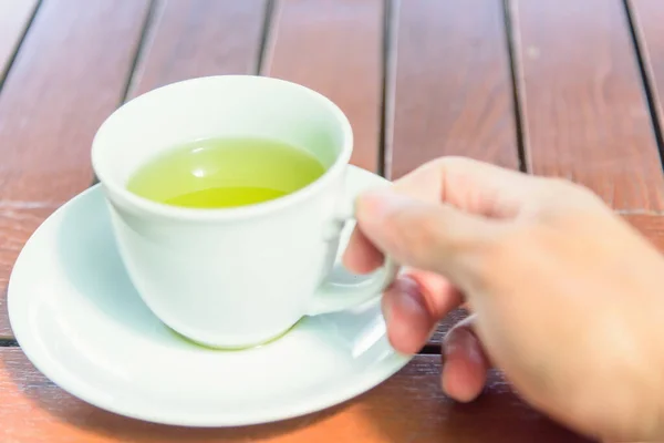 Homem Segura Chá Verde Quente Sua Mão Antes Bebida Matcha — Fotografia de Stock