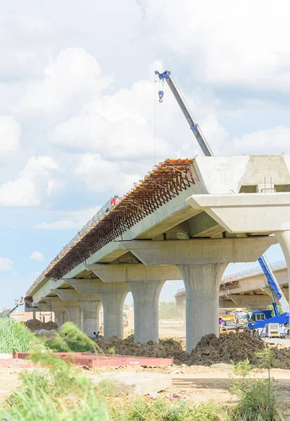 under construction express way