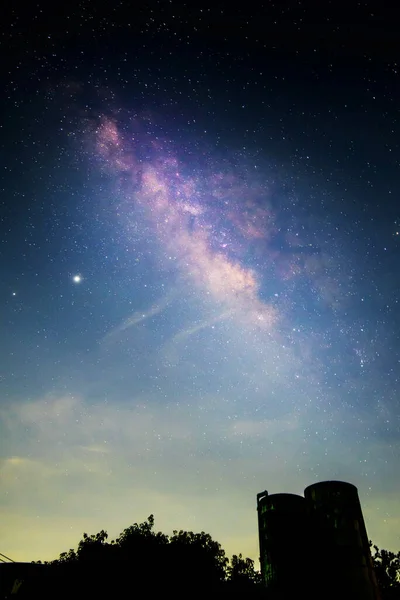 Vía Láctea Cielo Con Tanque Agua — Foto de Stock