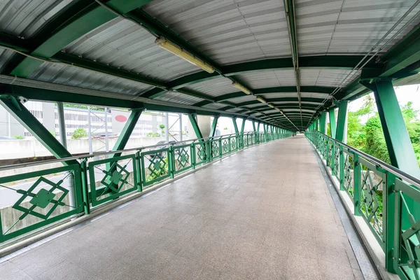 Prázdný Lávkový Most Mezi Skytrain — Stock fotografie
