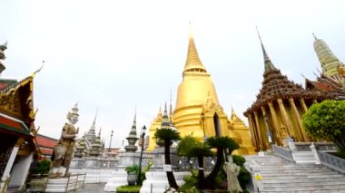Bangkok, Tayland - 16 Eylül 2020: Wat Phra Kaew 'in manzarası veya Zümrüt Buda Tapınağı 