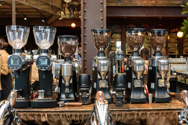 Bangkok Thailand September 2020 Kaffebryggare Diskbänken Nana Hunter Coffee Roasters — Stockfoto