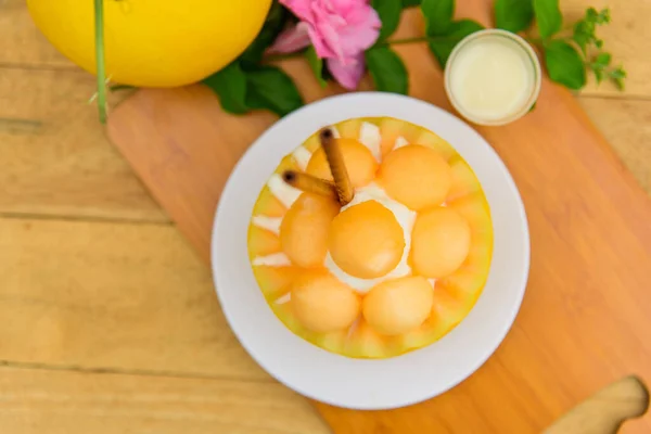 Melon Bingsoo Lait Condensé Sucré Sur Table Bois — Photo