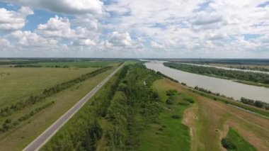 Omsk yakınlarındaki İrlandalı nehri..