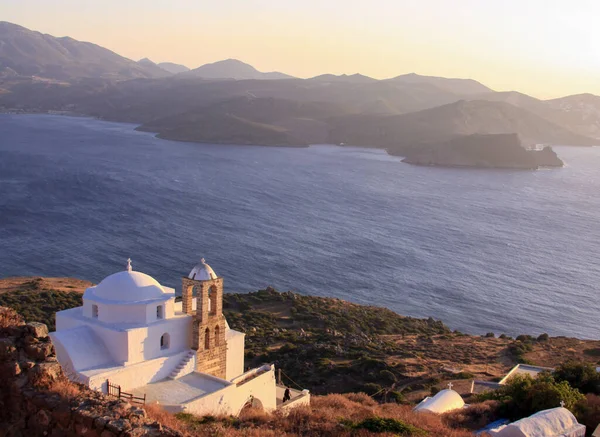 Vista Iglesia Griega Desde Castillo Plaka Isla Milos Cícladas Grecia Fotos de stock