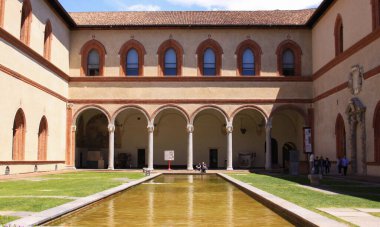MILAN, ITALY - 26 Mayıs 2013: Sforza Kalesi 'ndeki Mısırlı Egizio Müzesi. Castello Sfortzesco, Milano, İtalya