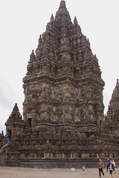 Toeristen Bij Beroemde Prambanan Hindoe Tempel Toren Yogyakarta Java Indonesië — Stockfoto