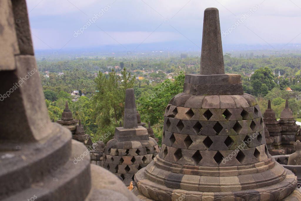Templo de Borobudur y alrededores en Java Indonesia. Candi Borobudur es ...