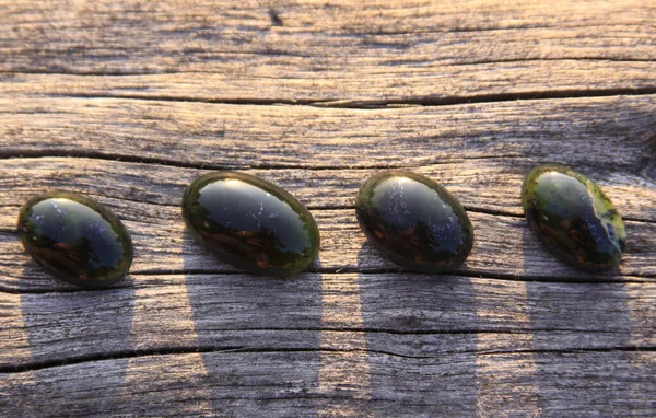 Black Jade Translucent Green Stone Sunlight Wood Black Jade Dark — Stock Photo, Image