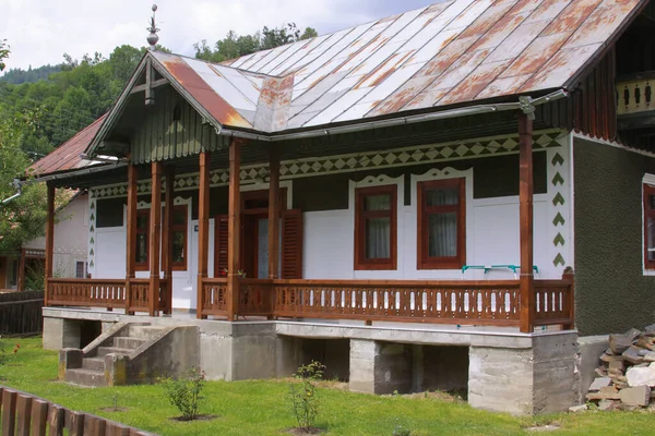 Traditioneel Huis Aan Grens Tussen Moldavië Transsylvanië Roemenië Traditioneel Dorpshuis — Stockfoto