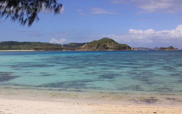 Kristallklart Turkost Vatten Kuta Stranden Lombok Kuta Lombok Ett Exotiskt — Stockfoto