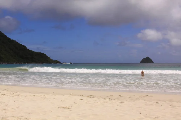 Touriste Féminine Maillot Bain Entre Mer Plage Mawun Lombok Kuta — Photo