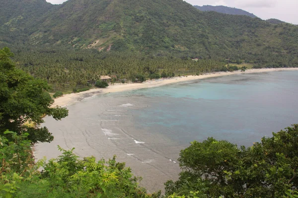 Pantai Malimbu海滩 从印度尼西亚Lombok Malimbu悬崖看到 离岛热带目的地海滩 — 图库照片