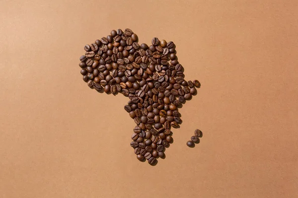 Mapa Afryki Wykonana Ziaren Kawy Brązowym Tle — Zdjęcie stockowe