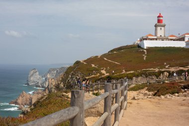 Cabo da Roca, Portekiz. 11 Eylül 2020, Avrupa kıtasının en batısındaki meşhur ilgi odağı. Avrupa 'nın en ünlü deniz fenerlerinden biri..