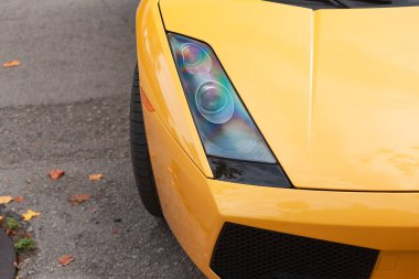 Torrelavega, İspanya - 17 Eylül 2020: Lamborghini Gallardo, İspanya 'nın Torrelavega kentinde her yıl gerçekleşen süper spor araçlarının konsantrasyonunda sergilendi..