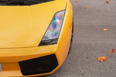 Torrelavega, İspanya - 17 Eylül 2020: Lamborghini Gallardo, İspanya 'nın Torrelavega kentinde her yıl gerçekleşen süper spor araçlarının konsantrasyonunda sergilendi..