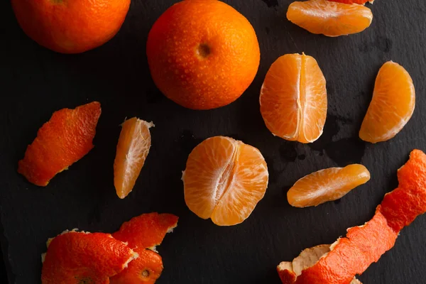 Peeled Tangerine Wedges Seen Close Dark Background Seen — Stock Photo, Image