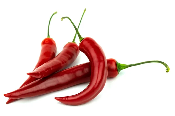 Mehrere Rote Paprika Auf Weißem Hintergrund — Stockfoto