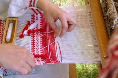 Geleneksel keten havlu nakışı. Eski teknolojilere göre....