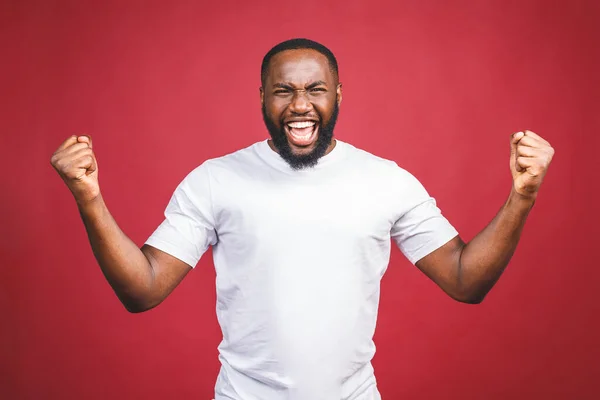 Soy Ganador Retrato Hombre Afroamericano Feliz Aislado Sobre Fondo Rojo — Foto de Stock