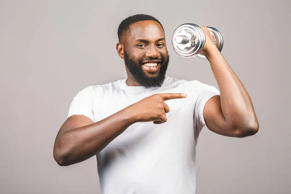 Concepto Fitness Retrato Hombre Negro Afroamericano Feliz Con Mancuernas Aisladas — Foto de Stock