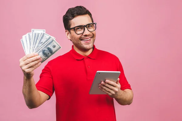 Feliz Ganador Joven Hombre Rico Asombrado Camiseta Casual Sosteniendo Billetes — Foto de Stock